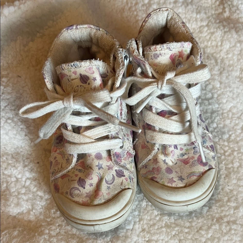 Blowfish Kids Cream Canvas High-Top Sneakers with Pink & Purple Print size 9
